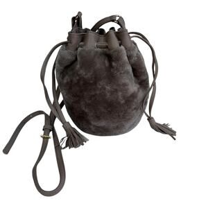 Gigi New York Taupe Leather Faux Fur Bucket Bag Tassel Crossbody, Chic & Trendy